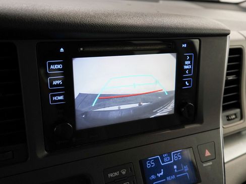 Used 2017 Toyota Sienna LE FWD image 22