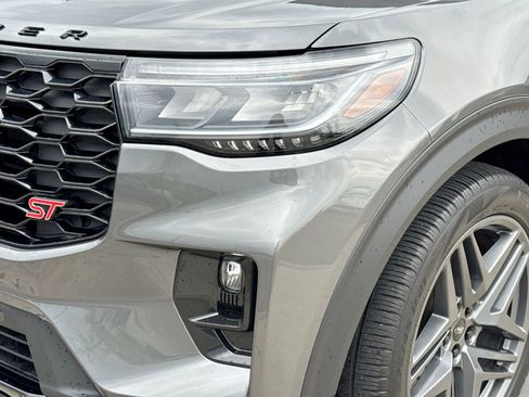 Certified 2025 Ford Explorer ST AWD/4WD image 13