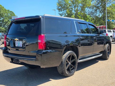 Used 2015 Chevrolet Suburban LS RWD image 31