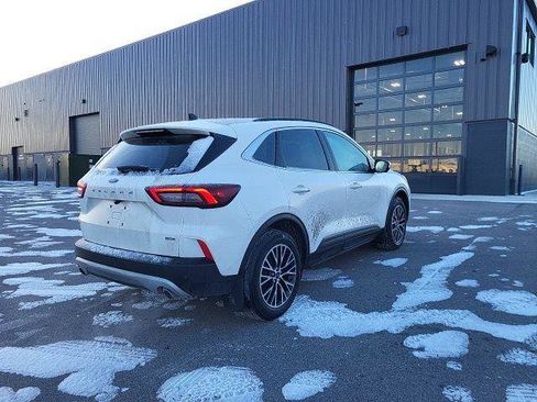 Used 2023 Ford Escape SE w/ PHEV Premium Package image 3