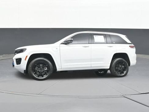 Used 2023 Jeep Grand Cherokee Overland w/ Luxury Tech Group IV AWD/4WD image 60