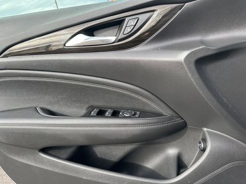 Used 2018 Buick Regal Essence w/ Driver Confidence Package #1 image 17