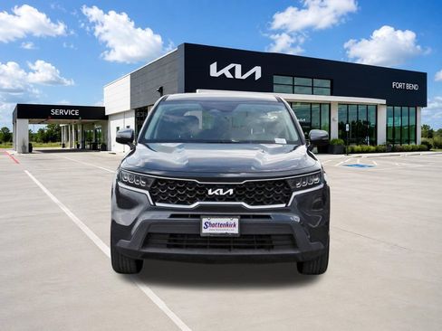 Used 2022 Kia Sorento LX FWD image 2