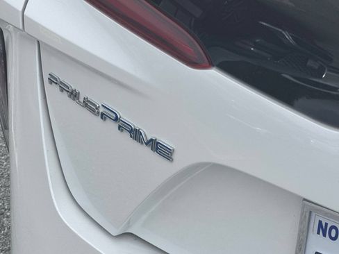 Used 2017 Toyota Prius Prime Premium FWD image 27