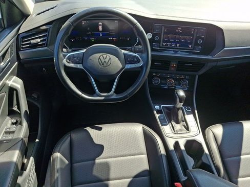 Used 2024 Volkswagen Jetta SE FWD image 11