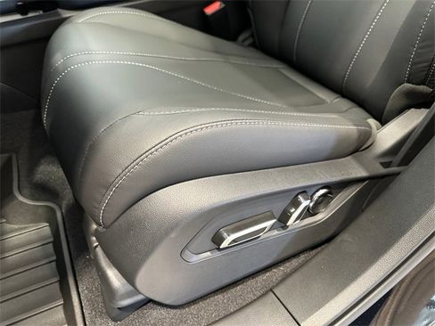 Used 2025 Acura RDX SH-AWD image 16