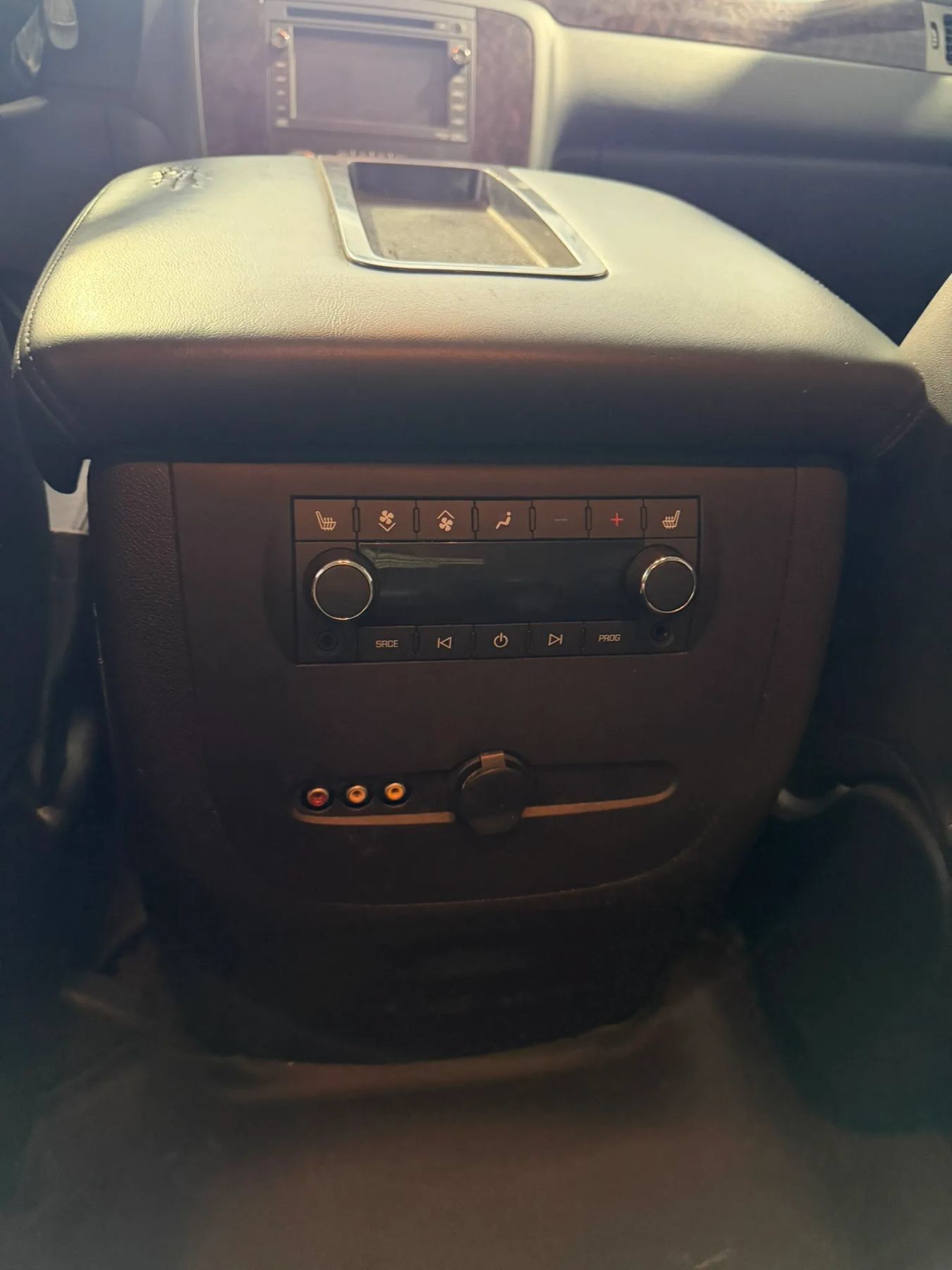 Used 2011 GMC Yukon Denali RWD image 16