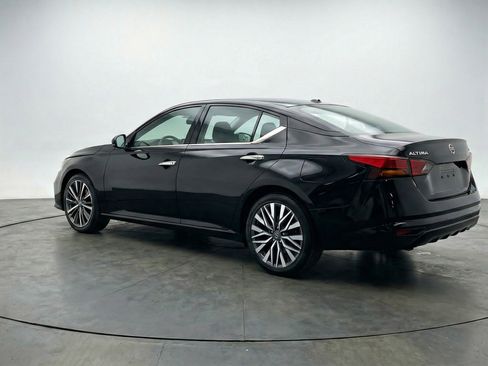 Used 2025 Nissan Altima 2.5 SV image 6