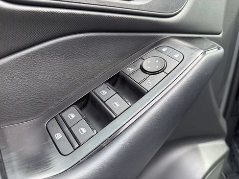 Used 2025 Nissan Rogue S AWD/4WD image 13