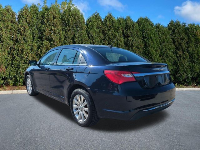 Used 2011 Chrysler 200 Touring FWD image 6