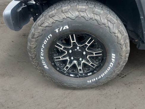 Used 2021 Jeep Gladiator Sport AWD/4WD image 14