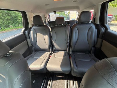 Used 2026 Kia Carnival FWD image 36