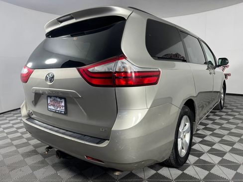 Used 2015 Toyota Sienna LE image 26