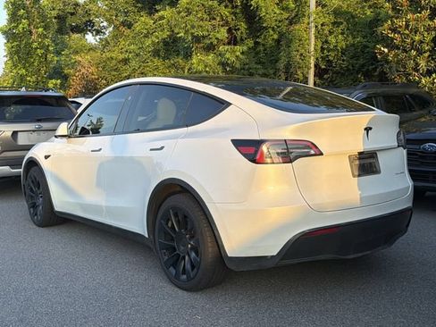 Used 2024 Tesla Model Y Long Range AWD/4WD image 4