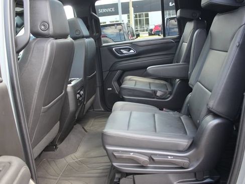 Used 2023 Chevrolet Suburban Z71 w/ Luxury Package AWD/4WD image 23