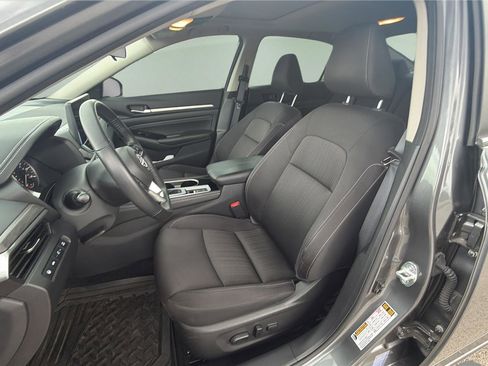 Used 2023 Nissan Altima 2.5 SV w/ SV Premium Package image 13