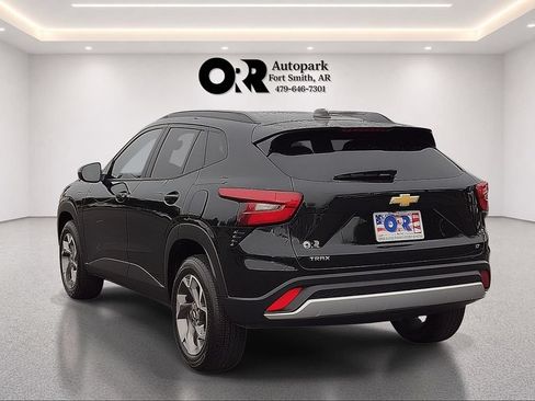 Used 2024 Chevrolet Trax LT FWD image 4