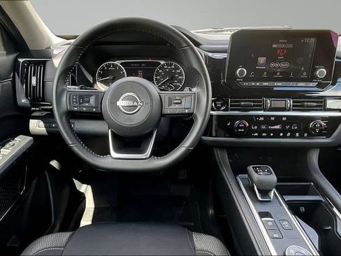 Used 2025 Nissan Pathfinder SV AWD/4WD image 8