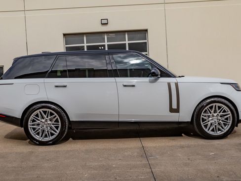 Used 2023 Land Rover Range Rover Long Wheelbase SE image 10