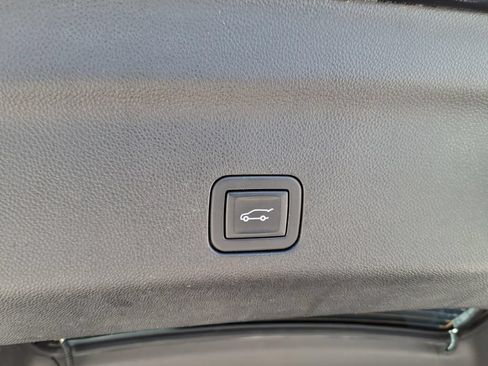 Used 2024 Chevrolet Tahoe LT RWD image 5