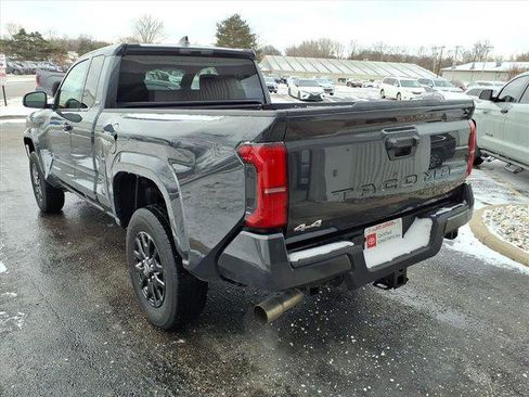 Certified 2025 Toyota Tacoma SR5 image 18