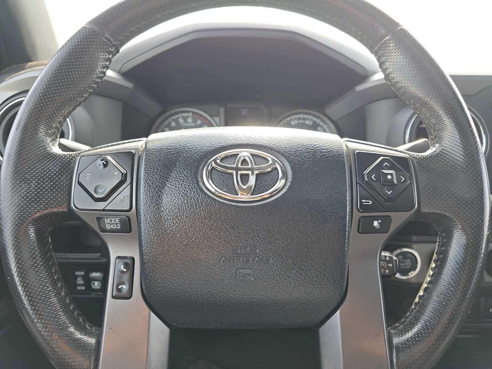 Used 2017 Toyota Tacoma TRD Sport w/ Premium & Technology Package AWD/4WD image 30