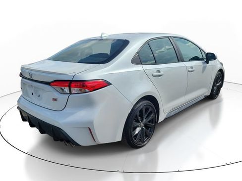 Used 2024 Toyota Corolla SE FWD image 2