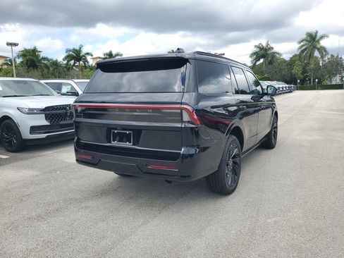 New 2025 Lincoln Navigator Reserve w/ Jet Appearance Package AWD/4WD image 4