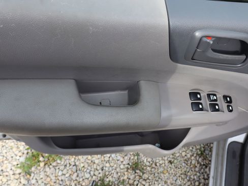 Used 2009 Kia Sedona LX w/ PWR Pkg image 31