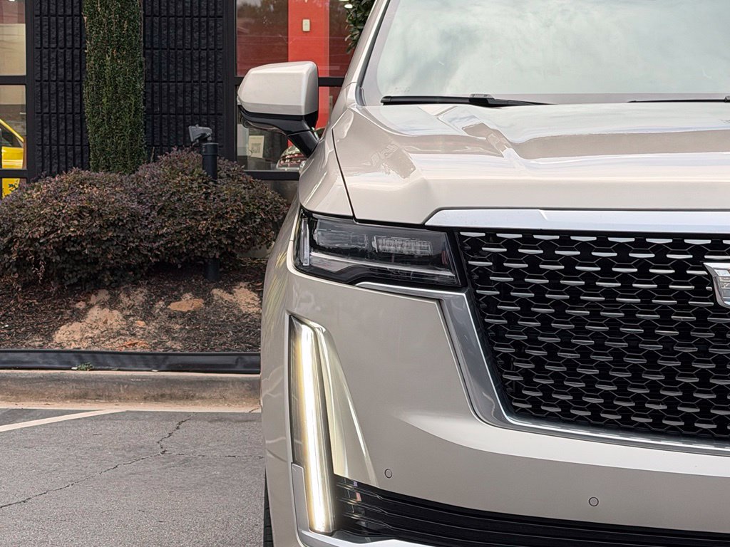 Used 2023 Cadillac Escalade Luxury RWD image 4