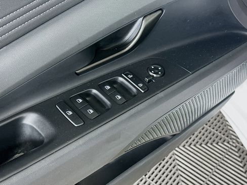 Used 2025 Hyundai Elantra Sport FWD image 17