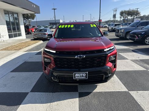 Used 2024 Chevrolet Traverse RS image 2