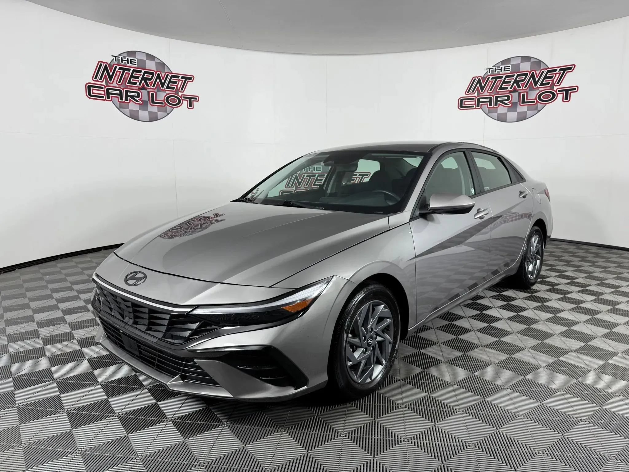 Used 2024 Hyundai Elantra SEL FWD image 3