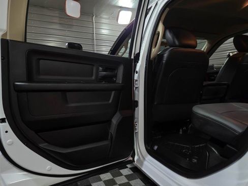 Used 2020 RAM 5500 Tradesman w/ Chrome Appearance Group image 39