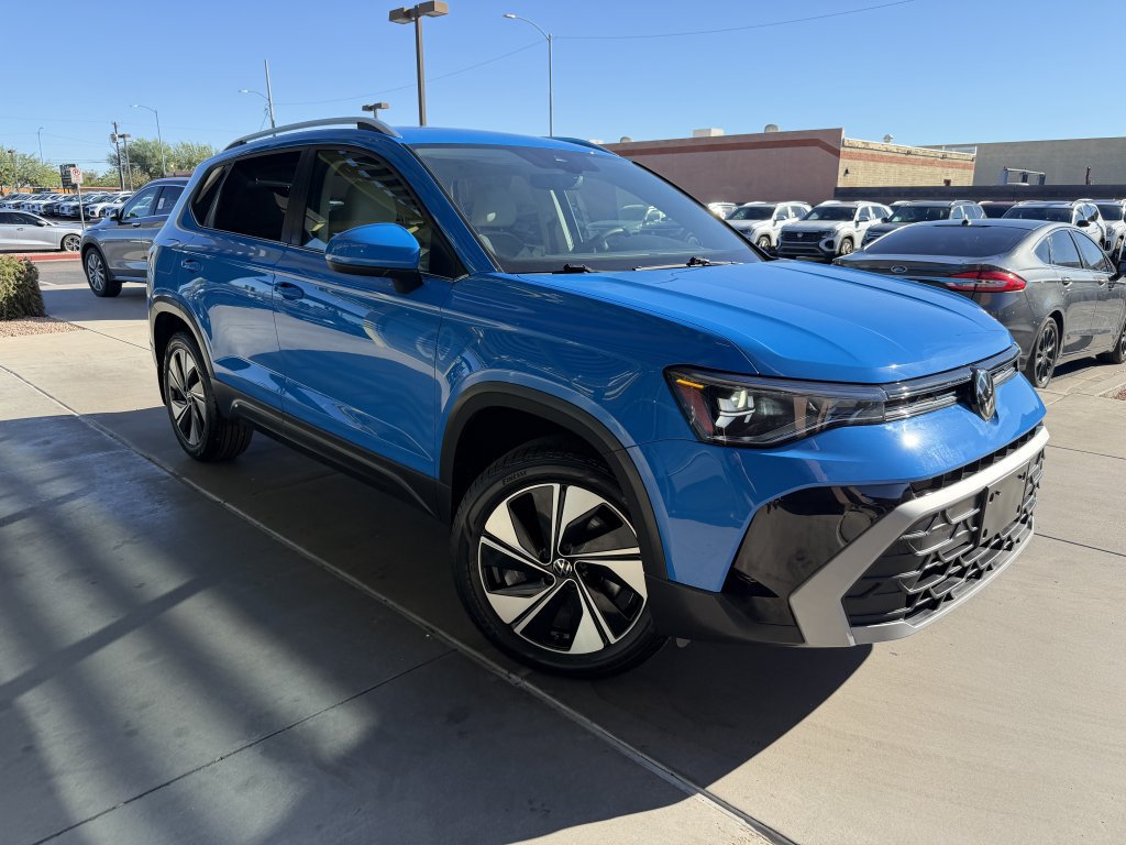 Used 2025 Volkswagen Taos SE AWD/4WD image 6