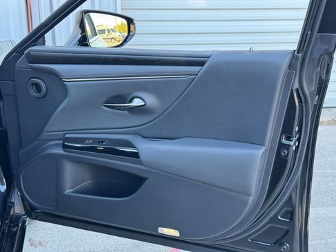 Used 2023 Lexus ES 300h w/ Premium Package image 45