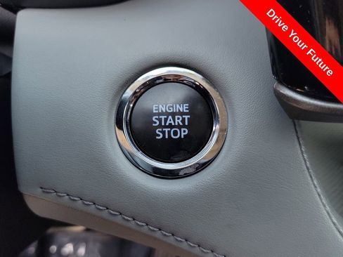 Used 2022 Toyota Highlander Limited FWD image 9