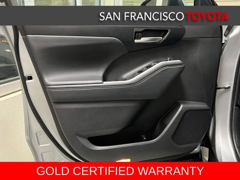 Certified 2025 Toyota Highlander XLE image 41