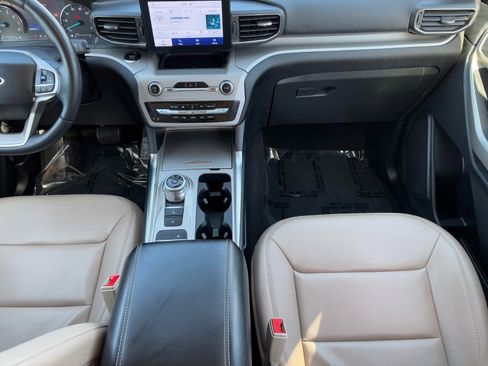 Used 2023 Ford Explorer XLT w/ Equipment Group 202A image 13