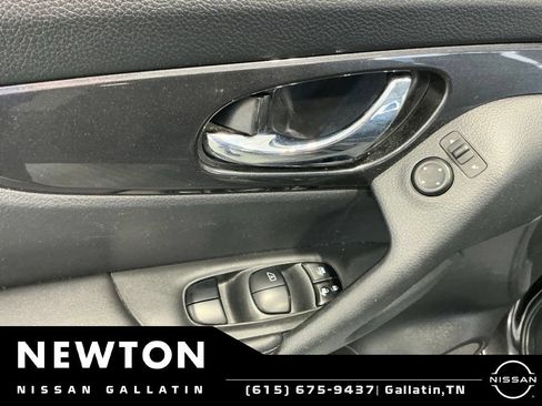 Used 2018 Nissan Rogue S FWD image 33