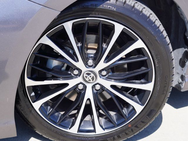Used 2020 Toyota Camry SE FWD image 7