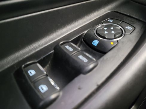 Used 2018 Ford Taurus SHO image 27