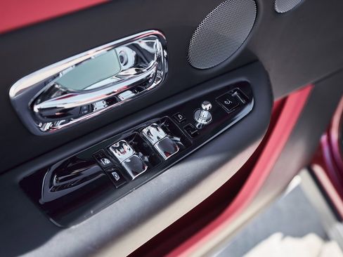 Used 2022 Rolls-Royce Cullinan Black Badge image 32