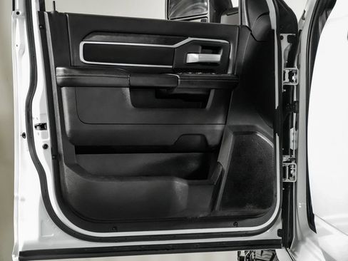 Used 2024 RAM 3500 Big Horn AWD/4WD image 33