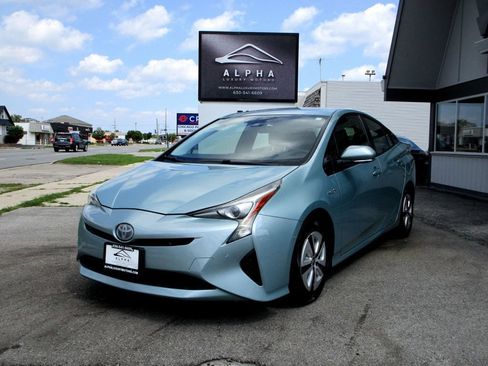 Used 2017 Toyota Prius Two w/ Prius Two Safety Plus Package FWD image 3