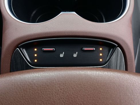 Used 2024 Toyota Venza XLE image 23