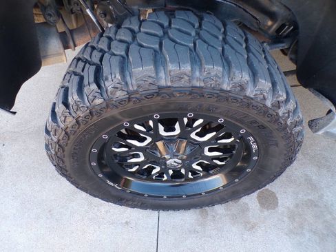 Used 2016 Chevrolet Suburban LT image 8