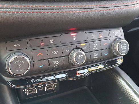 Used 2025 Dodge Durango GT AWD/4WD image 28