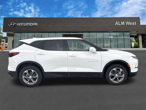 Used 2025 Chevrolet Blazer LT FWD image 4