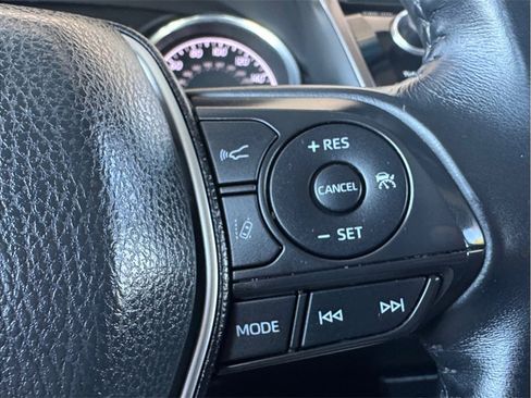 Used 2018 Toyota Camry SE FWD image 14